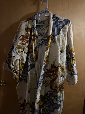 Asian-Inspired Dragon Print Kimono Jacket in Cream and Gold